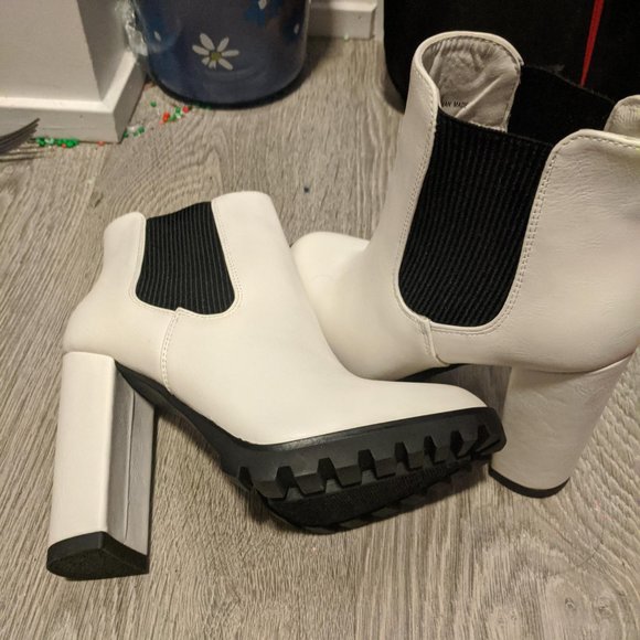 SHOEDAZZLE ADA LUG SOLE BOOTIE - Picture 2 of 5